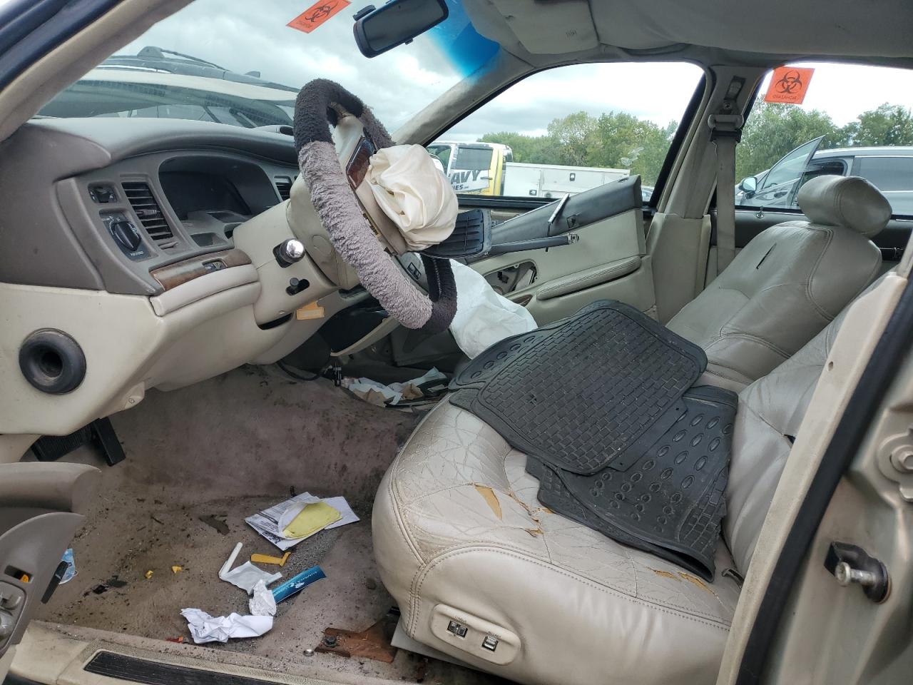 1996 Lincoln Town Car Signature VIN: 1LNLM82W4TY607103 Lot: 81811565