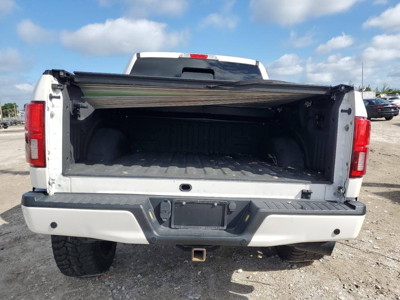 2018 Ford F150 Supercrew VIN: 1FTFW1E12JFD73118 Lot: 84455795