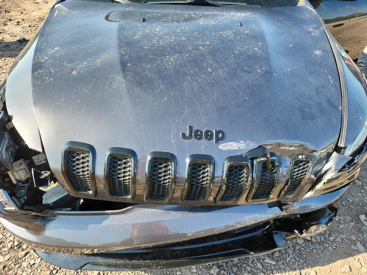 2018 Jeep Cherokee Latitude VIN: 1C4PJMCB2JD586663 Lot: 71585105