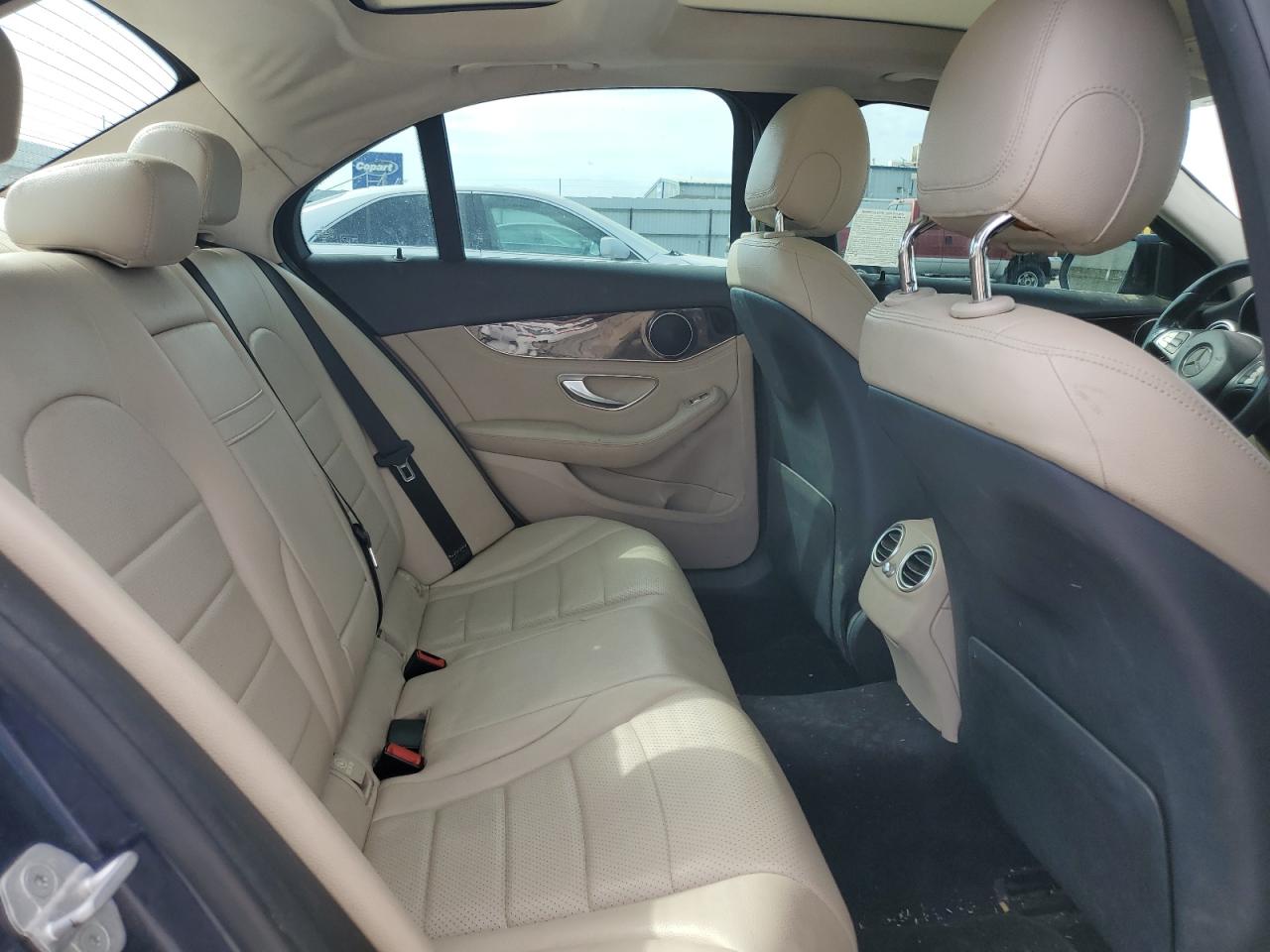 2015 Mercedes-Benz C 300 4Matic VIN: 55SWF4KB0FU008168 Lot: 82165245