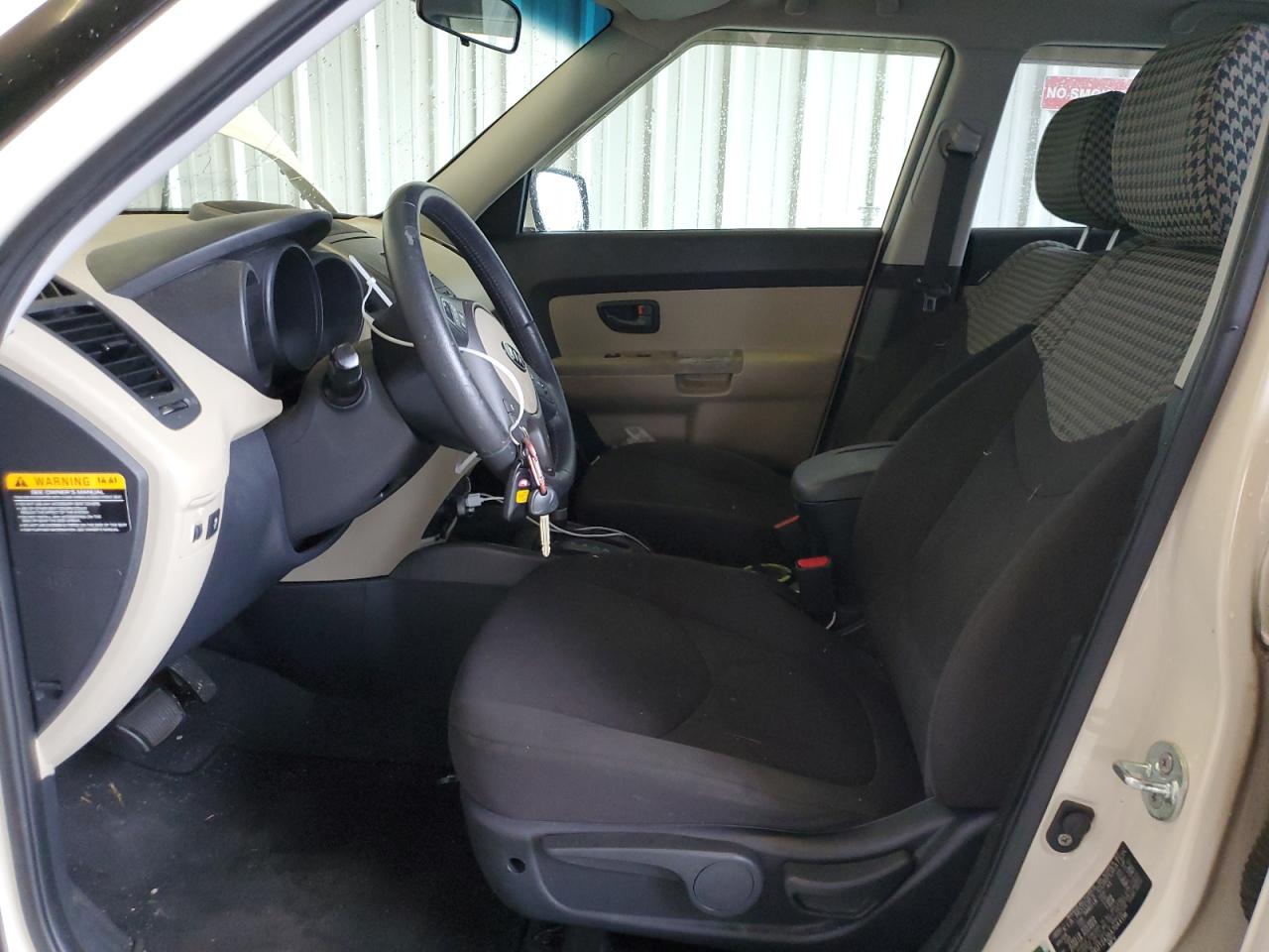 2010 Kia Soul + VIN: KNDJT2A28A7044196 Lot: 81908355