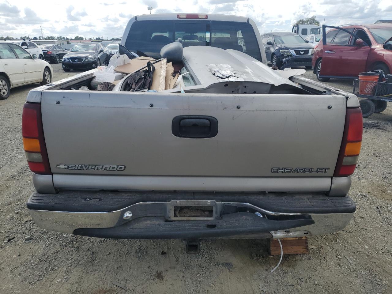 2000 Chevrolet Silverado C1500 VIN: 2GCEC19T7Y1204231 Lot: 81878475