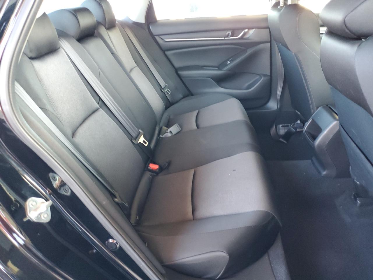 2022 Honda Accord Lx VIN: 1HGCV1F12NA068310 Lot: 80225015