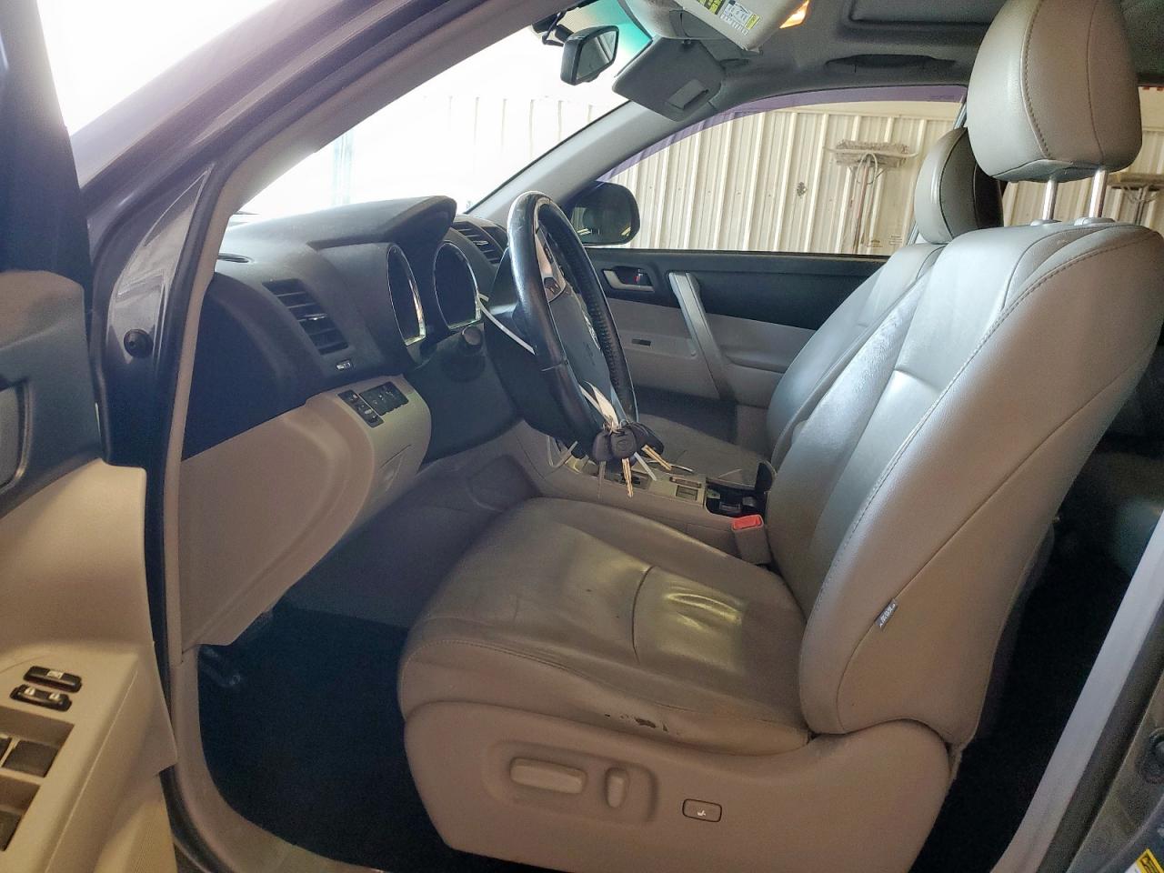 2011 Toyota Highlander Base VIN: 5TDZK3EH2BS035544 Lot: 84242505