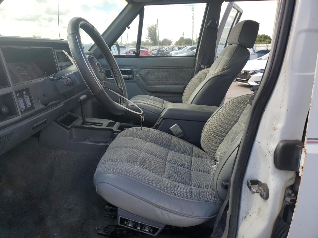 1992 Jeep Cherokee Laredo VIN: 1J4FT58S6NL236558 Lot: 81654935