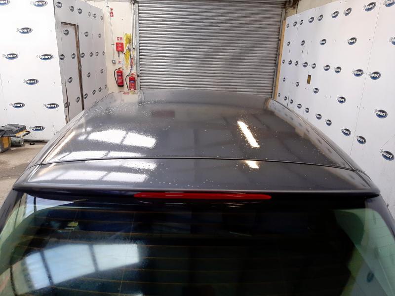 2004 VOLKSWAGEN GOLF FSI SE 