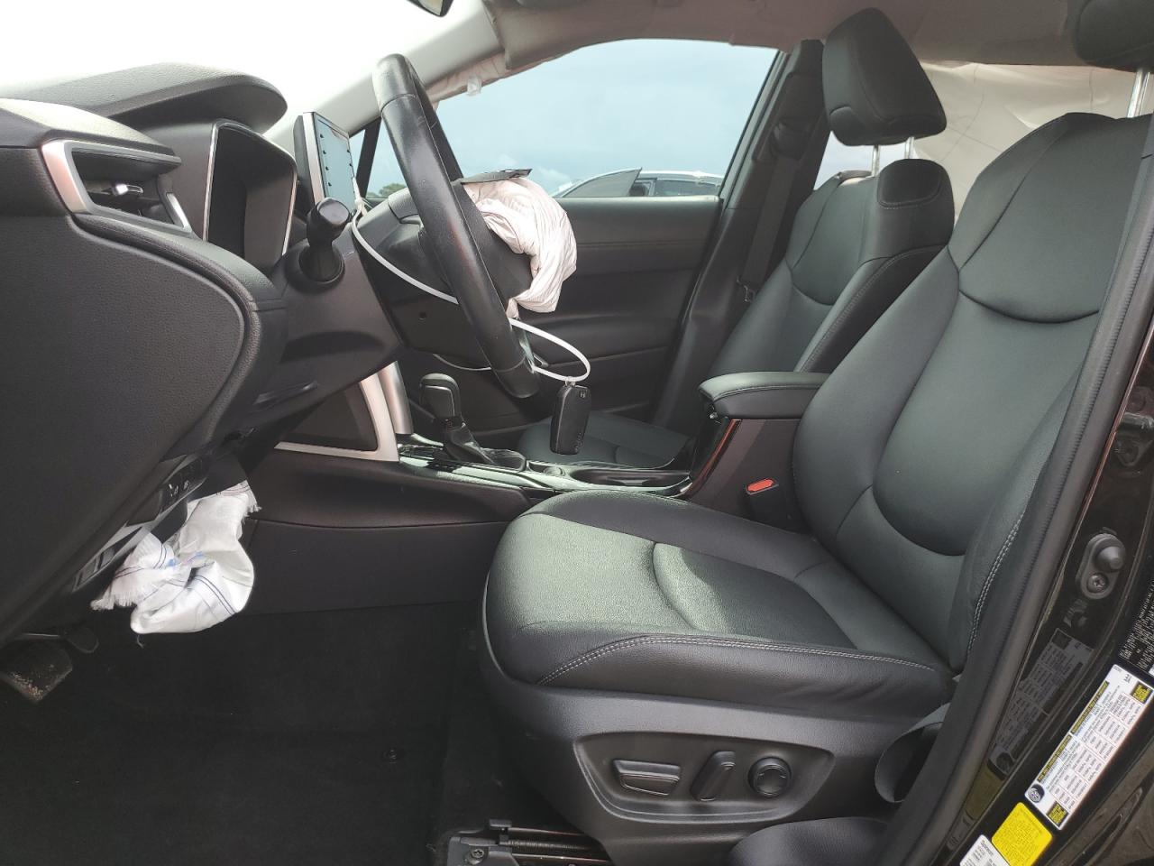 2022 Toyota Corolla Cross Xle VIN: 7MUEAAAG8NV026392 Lot: 80887905