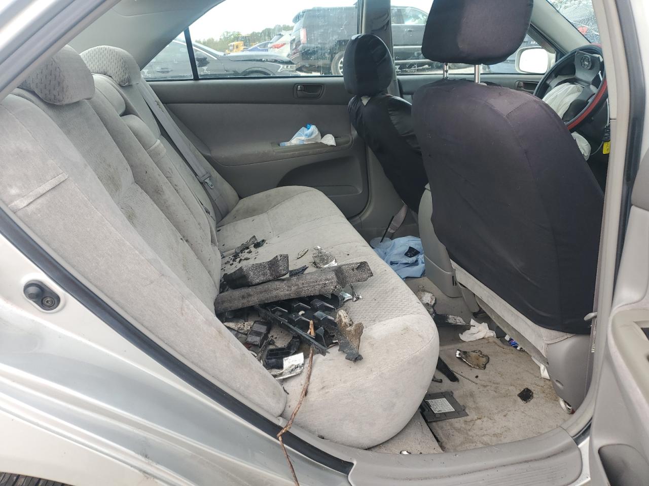 2002 Toyota Camry Le VIN: 4T1BE32K52U615869 Lot: 84017525