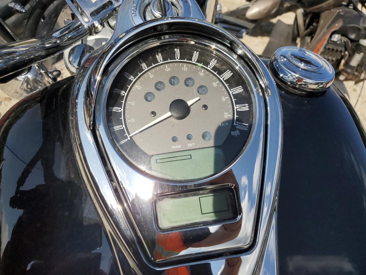 2010 Kawasaki Vn1700 C VIN: JKBVNRC13AA005324 Lot: 71013435