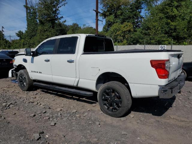 Pickups NISSAN TITAN 2016 Biały