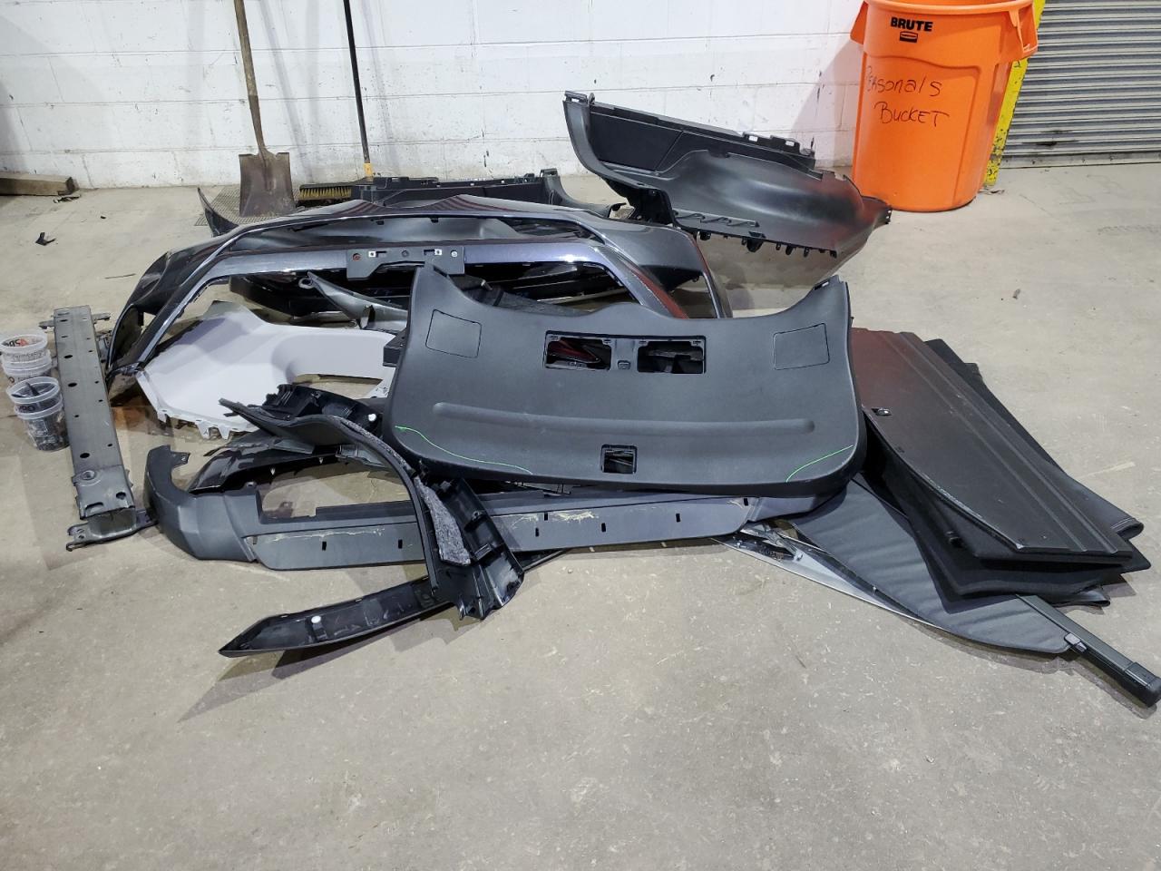 2017 Toyota Rav4 Xle VIN: JTMRFREV6HJ710041 Lot: 80101475