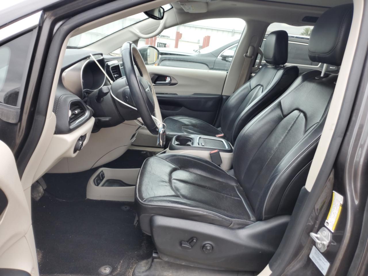 2017 Chrysler Pacifica Limited VIN: 2C4RC1GG1HR812643 Lot: 81807085