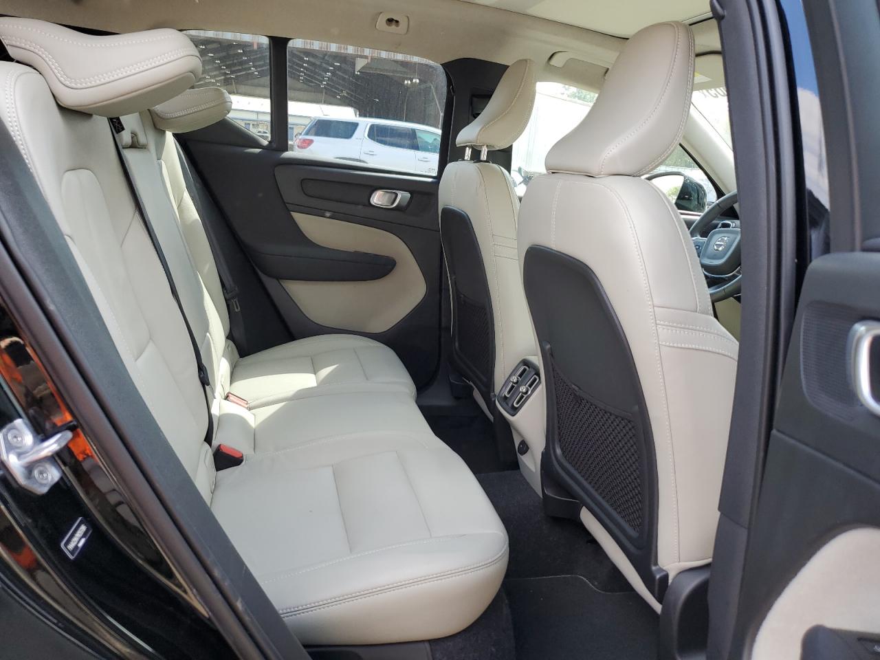 2021 Volvo Xc40 T4 Momentum VIN: YV4AC2HK7M2557086 Lot: 83830365