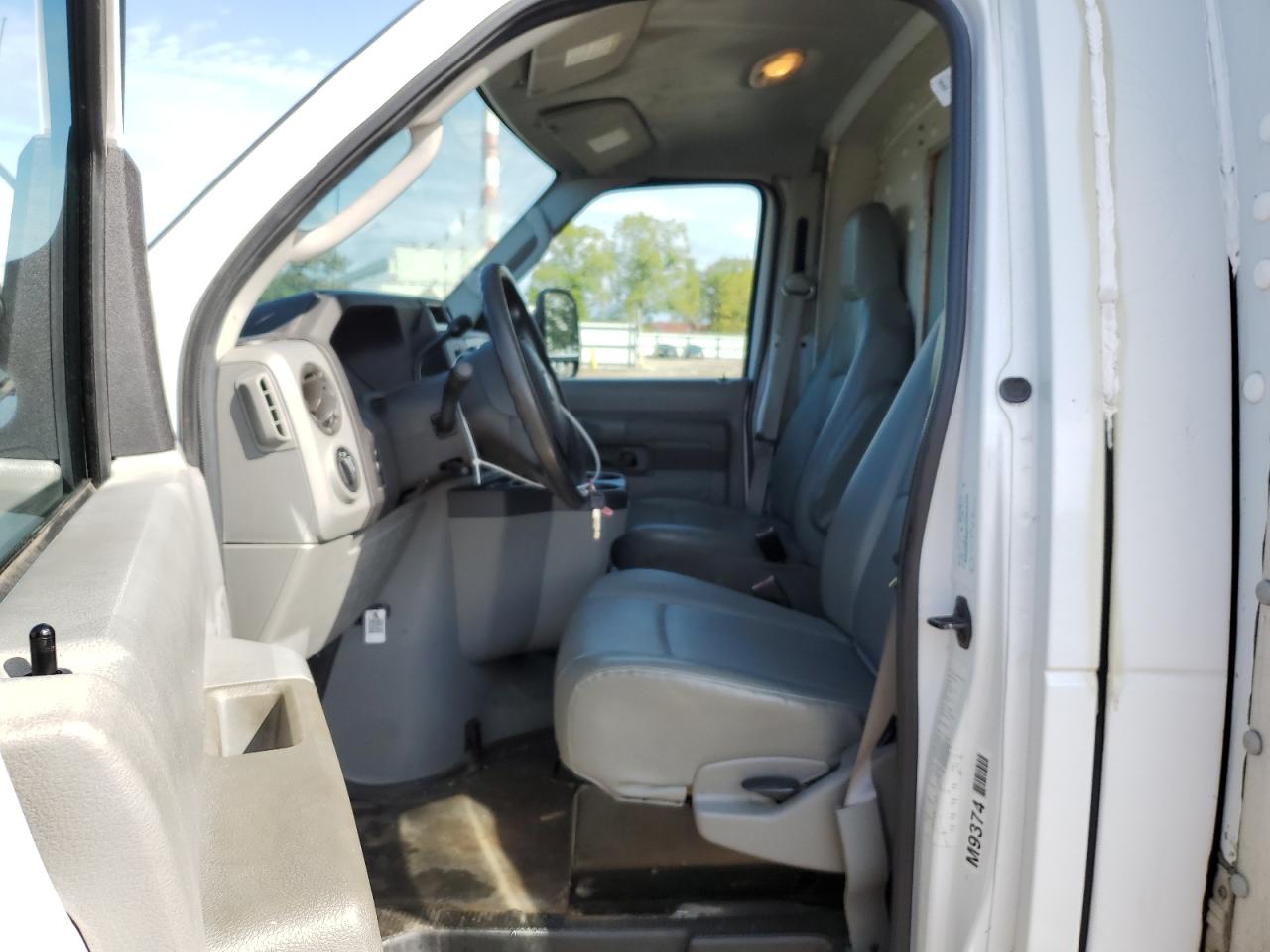 2010 Ford Econoline E450 Super Duty Cutaway Van VIN: 1FDXE4FS3ADA61607 Lot: 81303655
