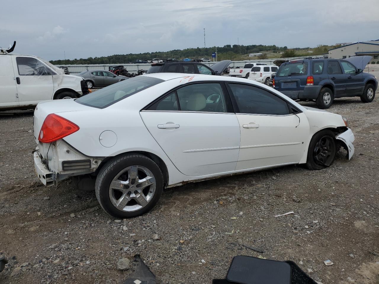 2010 Pontiac G6 white sedan flexible 1G2ZA5E07A4160028 photo #4