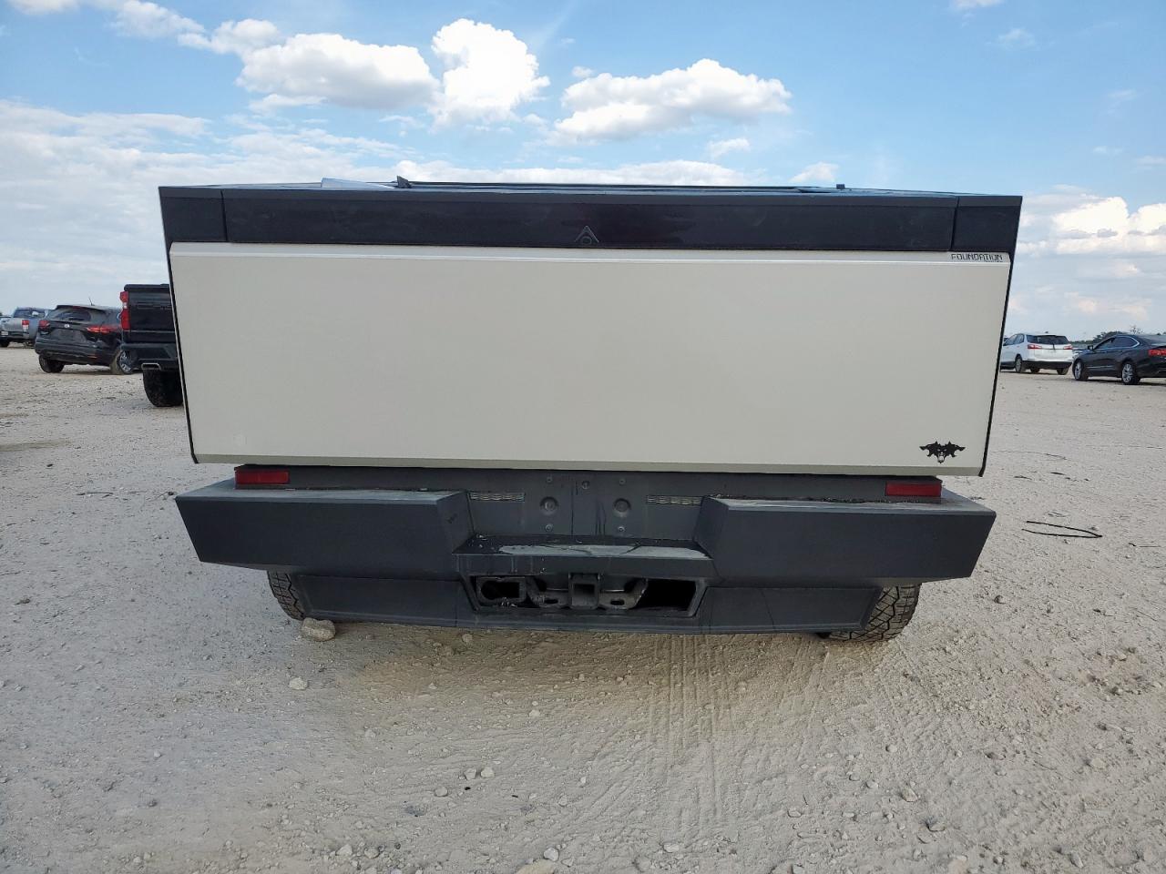 2024 Tesla Cybertruck VIN: 7G2CEHEEXRA033954 Lot: 80717735