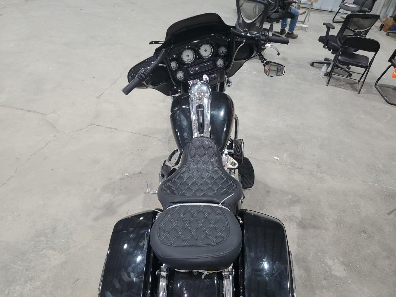 2011 Harley-Davidson Flhx VIN: 1HD1KB414BB670038 Lot: 81211575