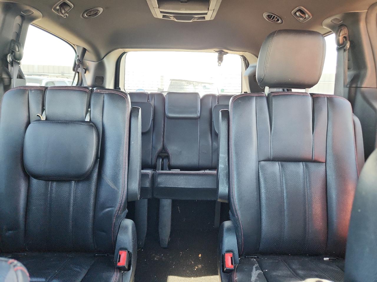 2016 Dodge Grand Caravan R/T VIN: 2C4RDGEG2GR333827 Lot: 83755845