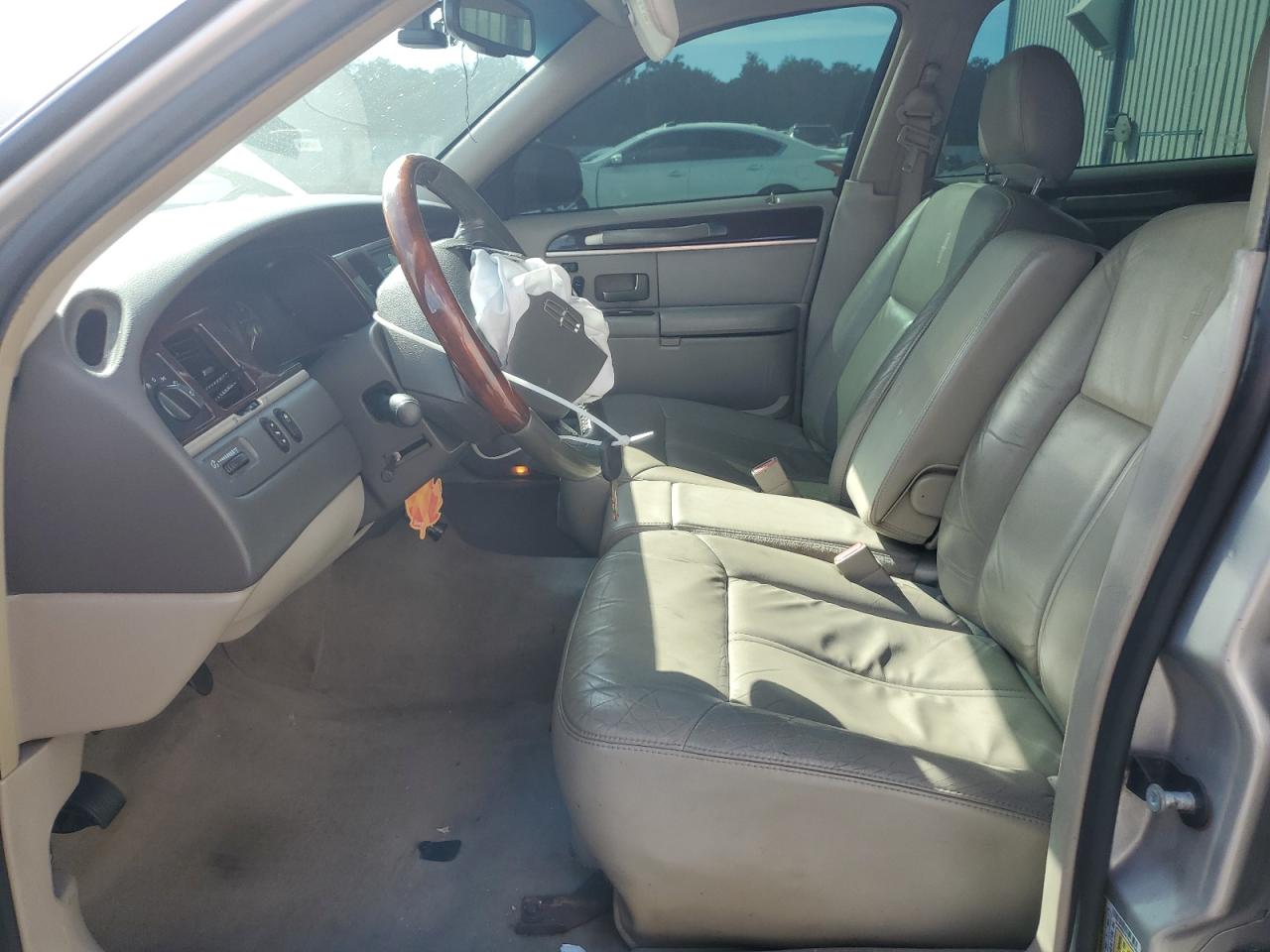 2008 Lincoln Town Car Signature Limited VIN: 2LNHM82W38X657360 Lot: 81413475