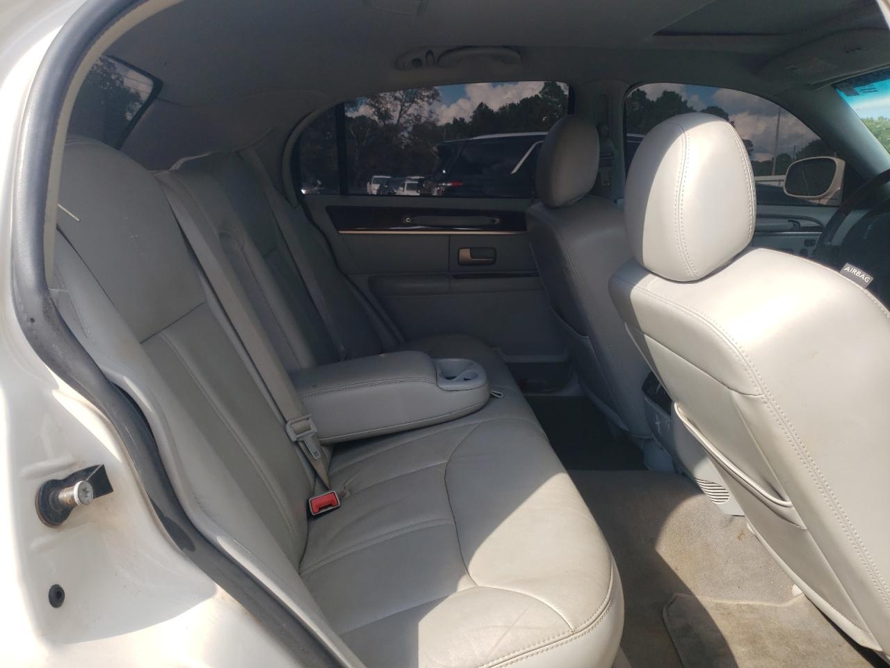 2007 Lincoln Town Car Signature Limited VIN: 1LNHM82W57Y613990 Lot: 84193425