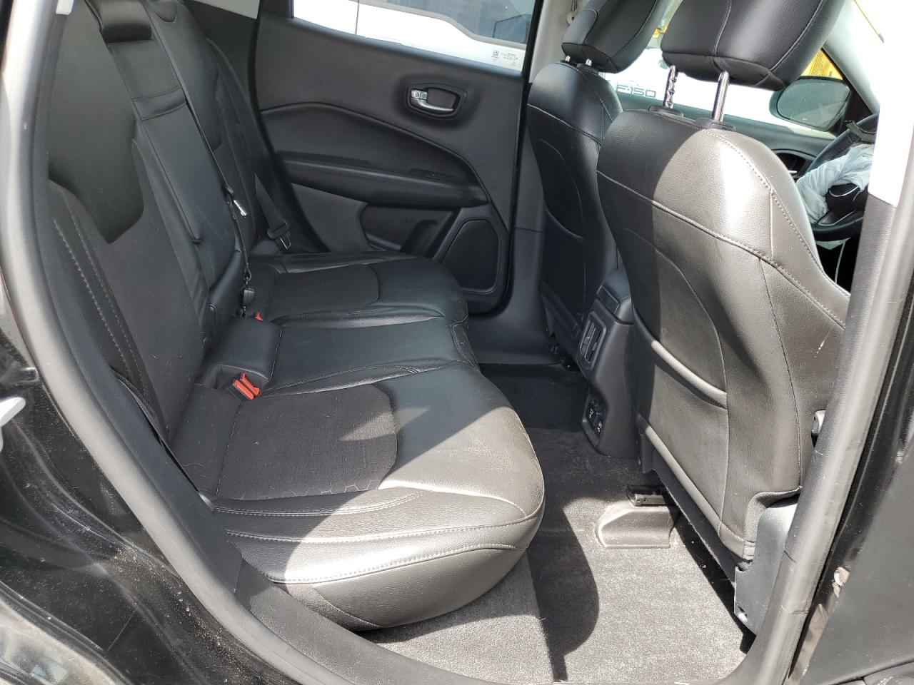 2018 Jeep Compass Latitude VIN: 3C4NJCBBXJT327030 Lot: 82076195