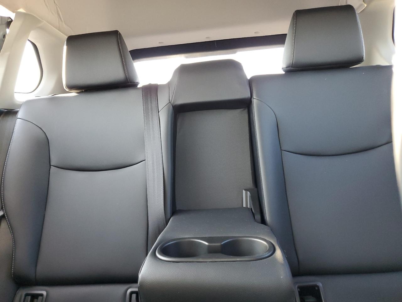 2024 Toyota Corolla Cross Xle VIN: 7MUDAABG3RV106442 Lot: 81040835