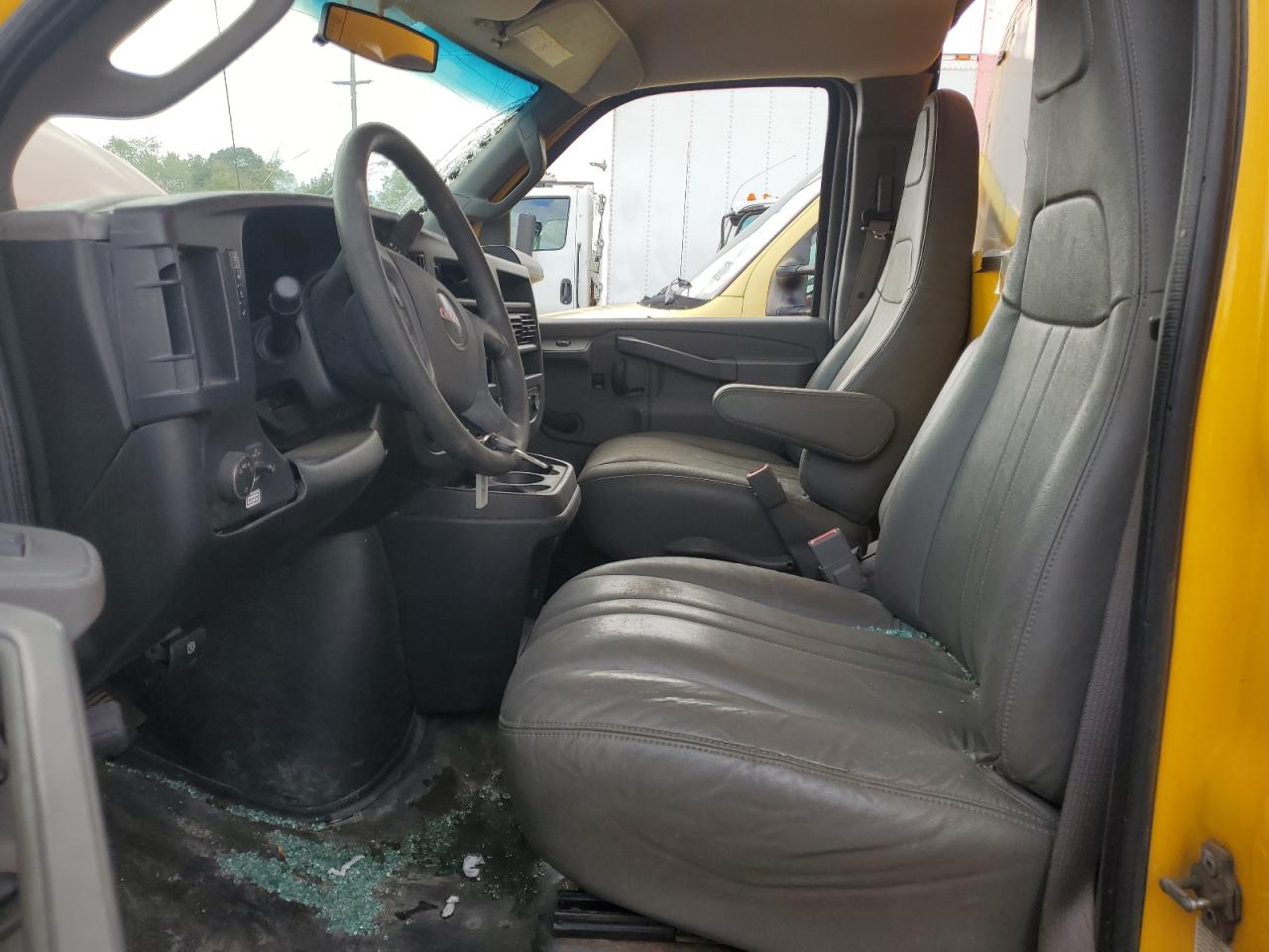 2018 GMC Savana Cut - Box Truck VIN: 7GZ37TCG1JN902599 Lot: 93359655