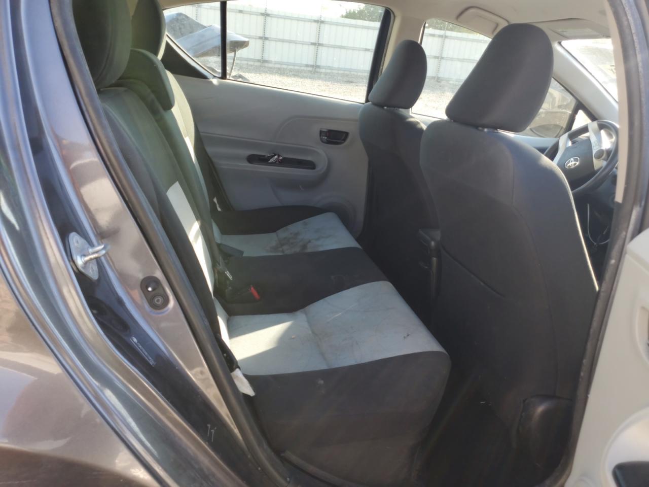 2013 Toyota Prius C VIN: JTDKDTB34D1045500 Lot: 84201945