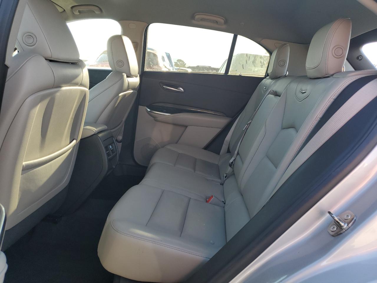 2022 Cadillac Xt4 Premium Luxury VIN: 1GYFZDR42NF135962 Lot: 83828735