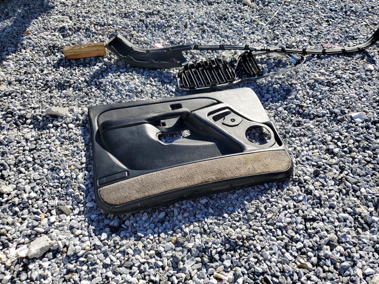 2001 Chevrolet Silverado K1500 VIN: 2GCEK19T611279947 Lot: 84213855