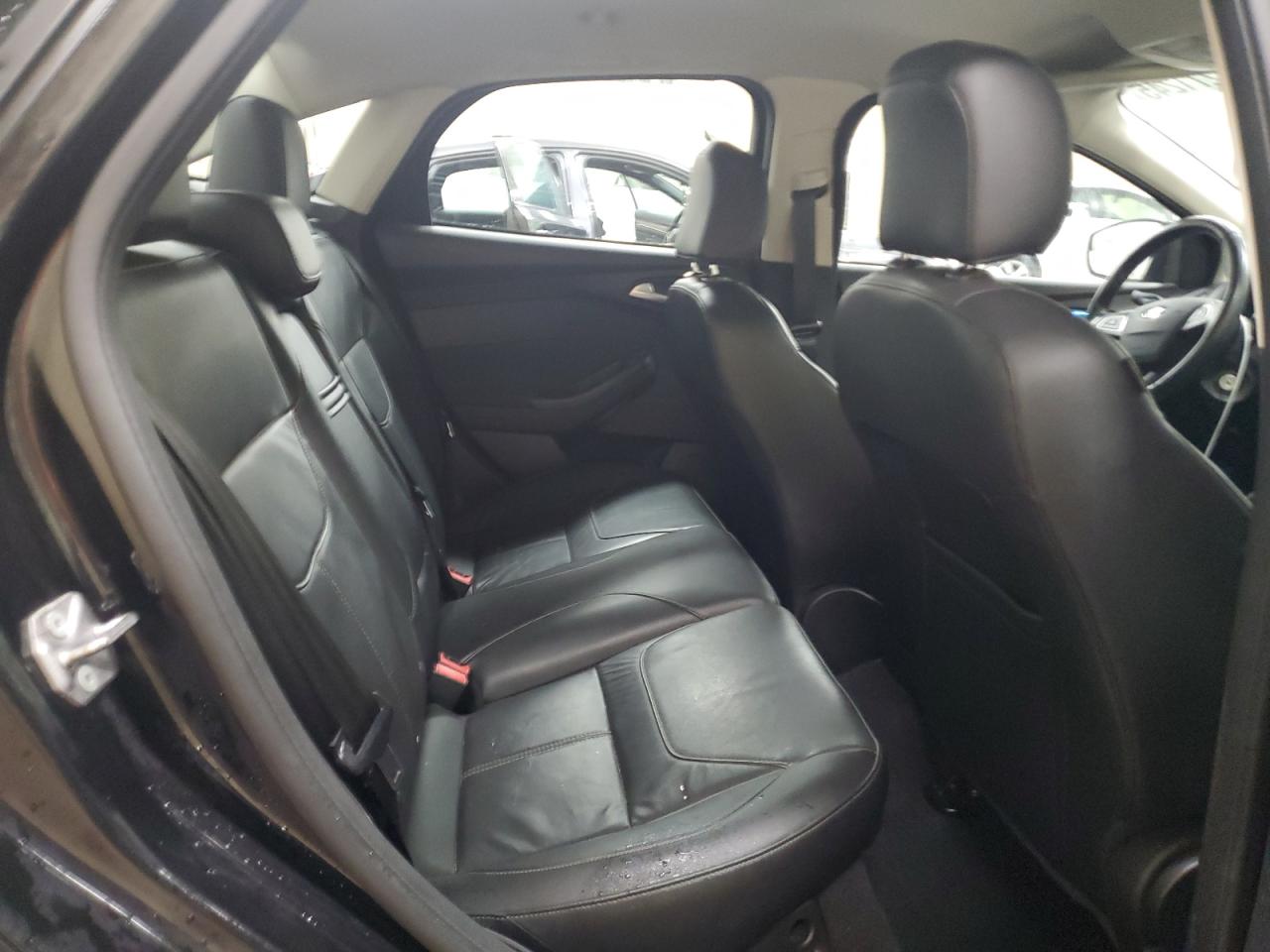 2015 Ford Focus Se VIN: 1FADP3F22FL260405 Lot: 81271245