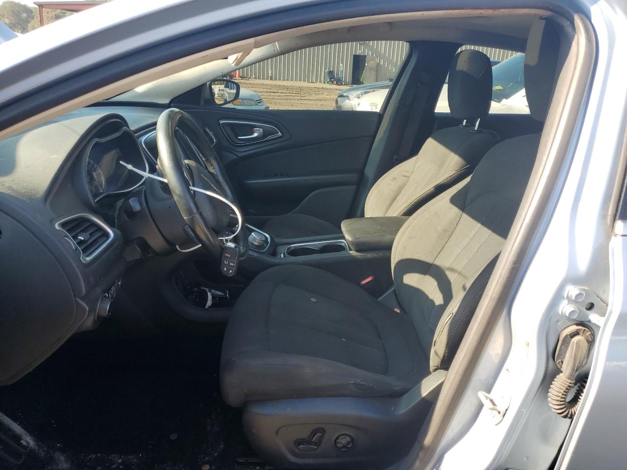 2015 Chrysler 200 Limited VIN: 1C3CCCAB0FN706682 Lot: 81027365