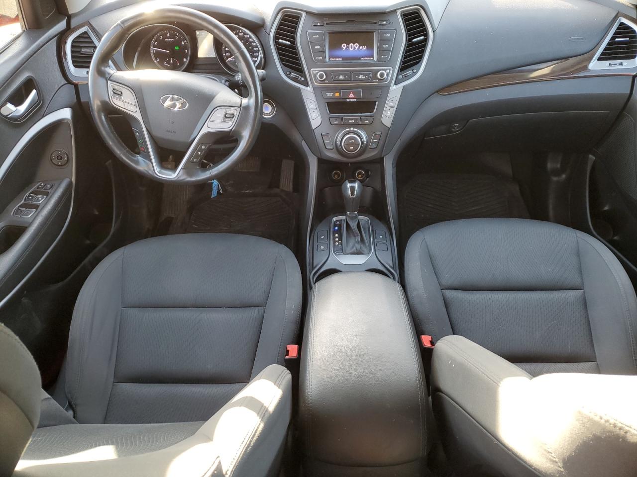 2017 Hyundai Santa Fe Se VIN: KM8SNDHF4HU179749 Lot: 83850375