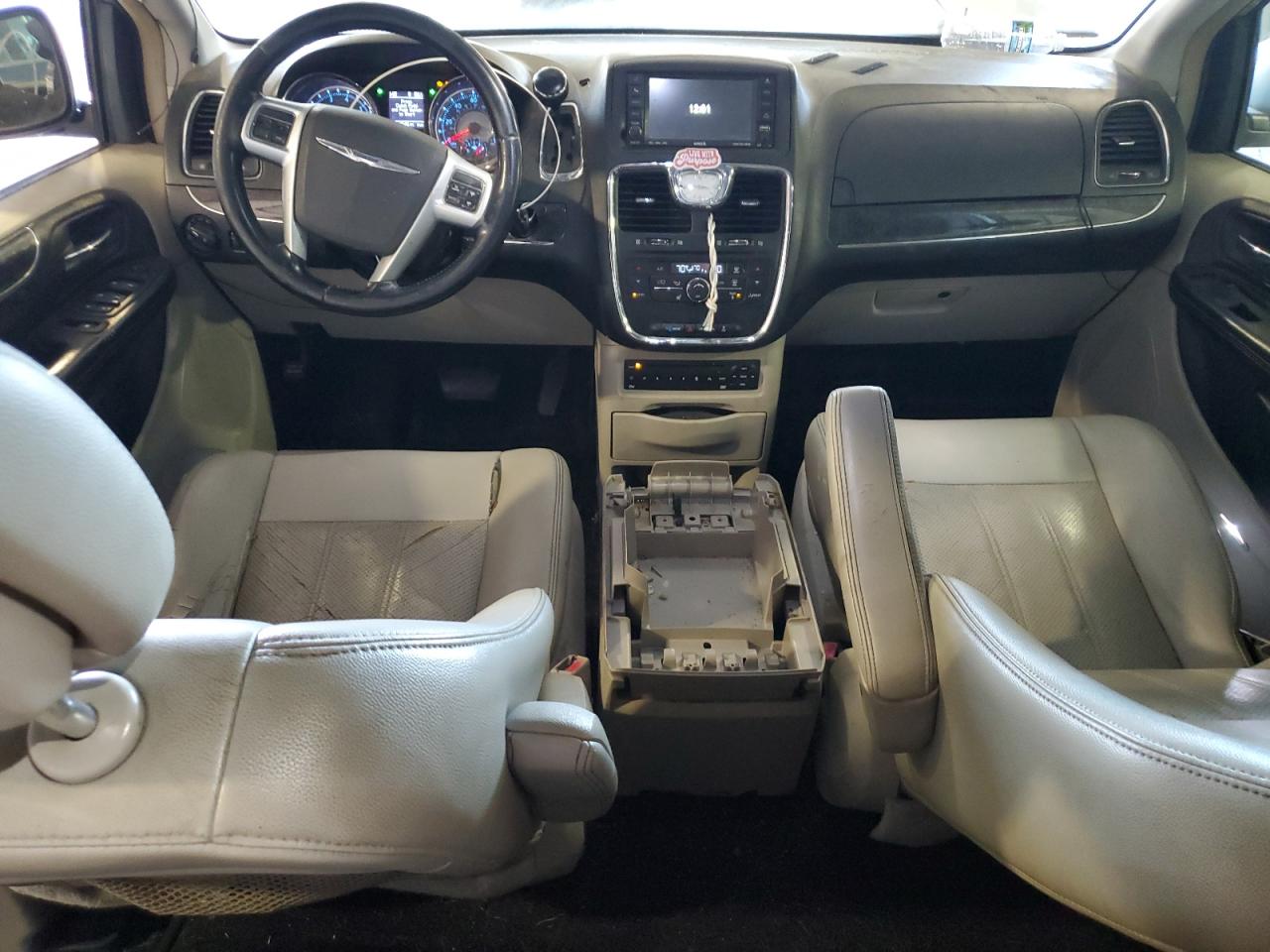 2011 Chrysler Town & Country Touring L VIN: 2A4RR8DG4BR780140 Lot: 81289935