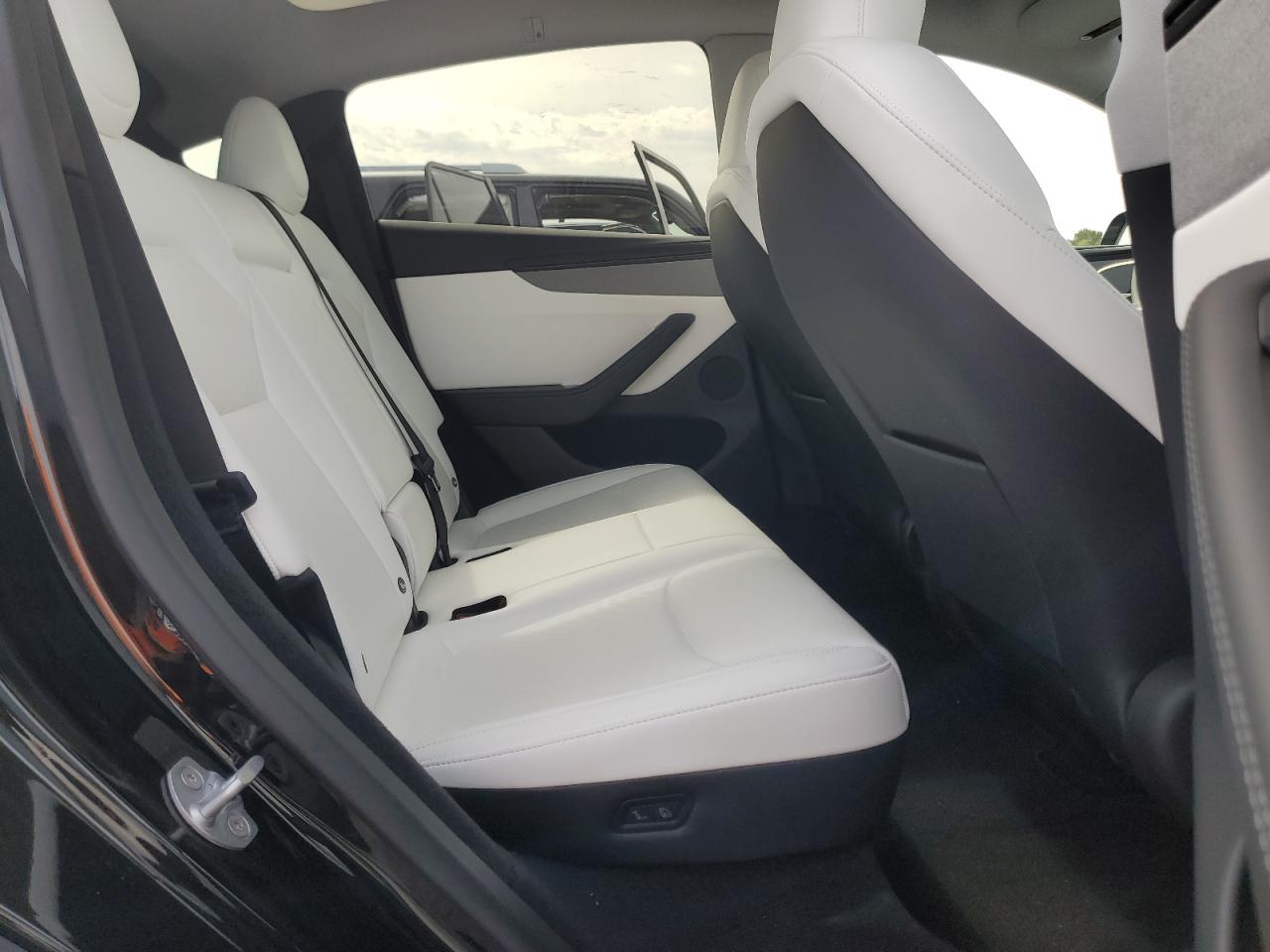 2026 Tesla Model Y VIN: 7SAYGDEE2TF378808 Lot: 81724255