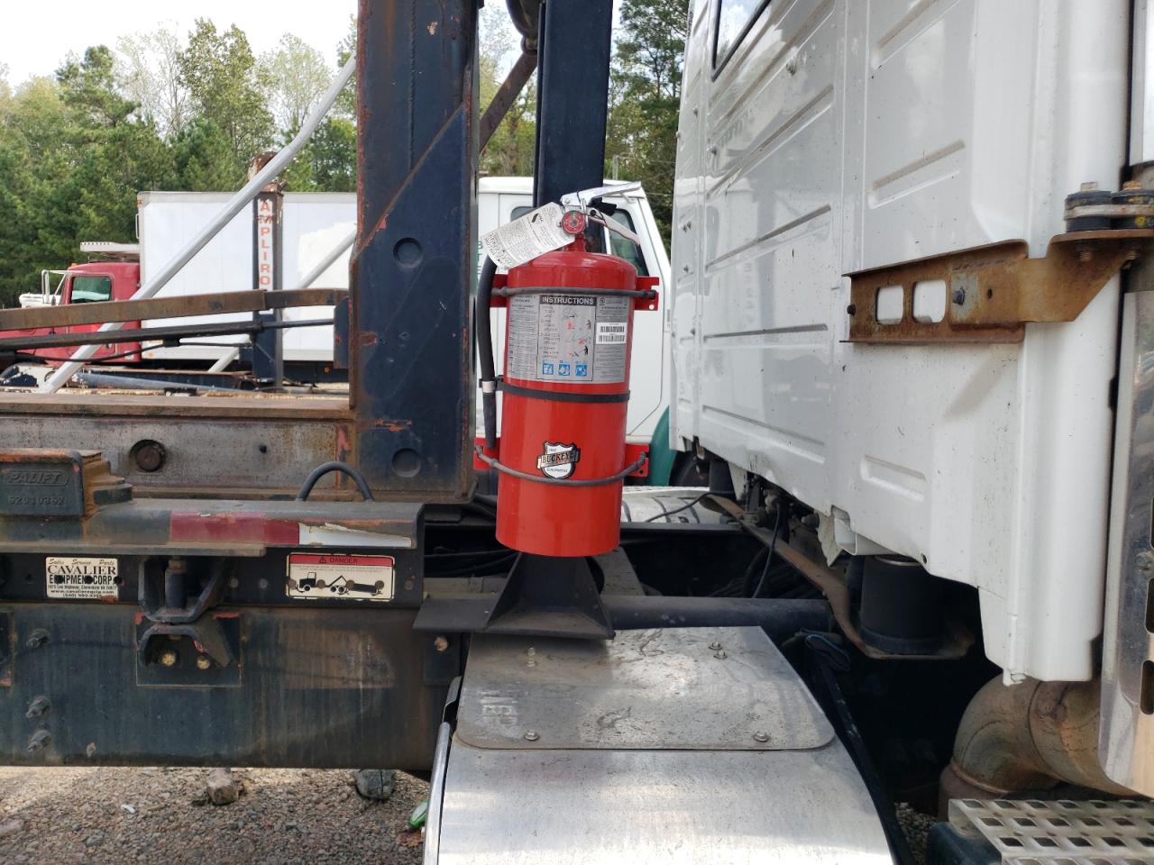 2012 Volvo Vhd Roll-Off Container Truck VIN: 4V5KC9DF8CN560360 Lot: 82049125