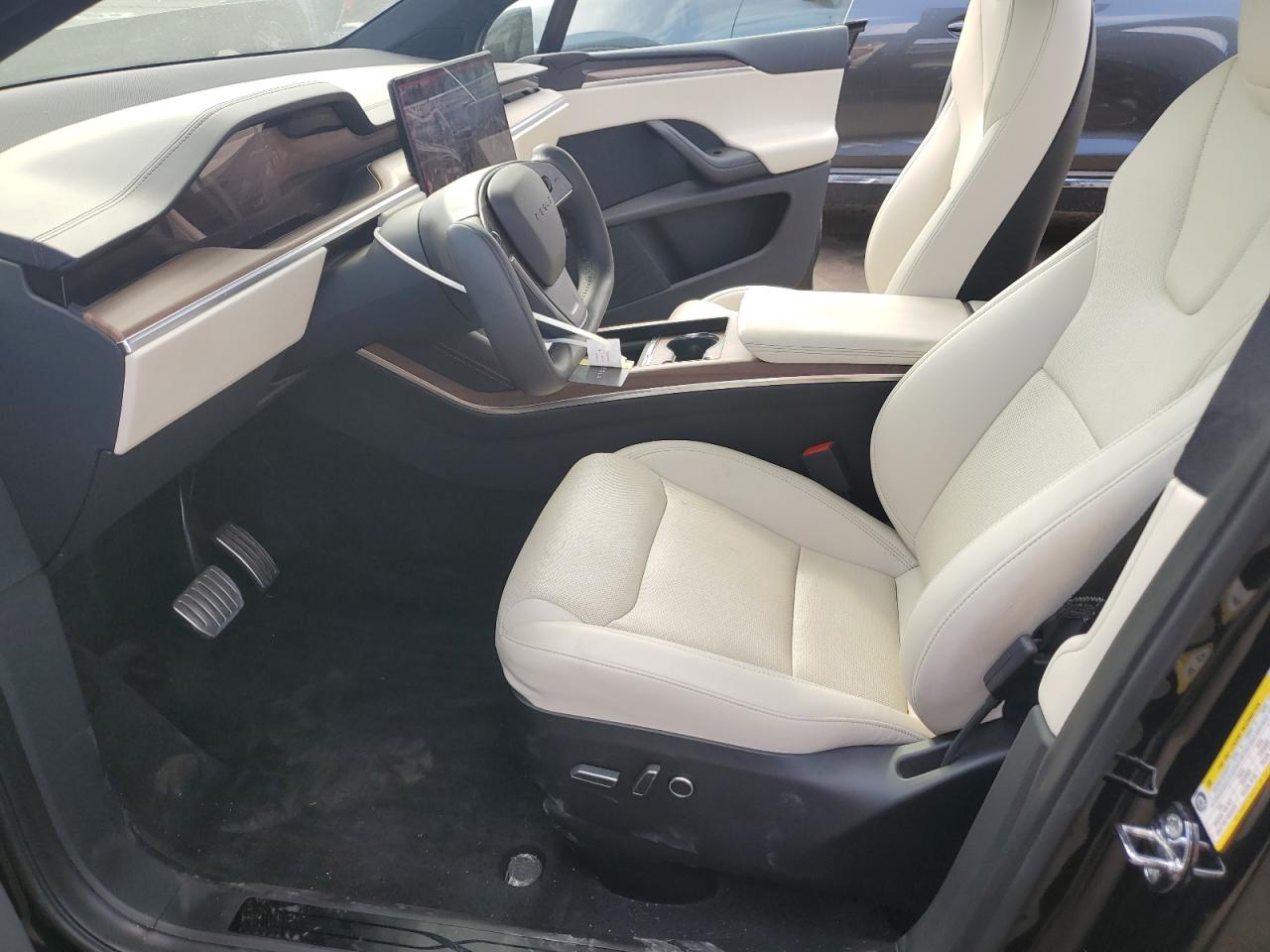 2024 Tesla Model X VIN: 7SAXCBE51RF447573 Lot: 72056275