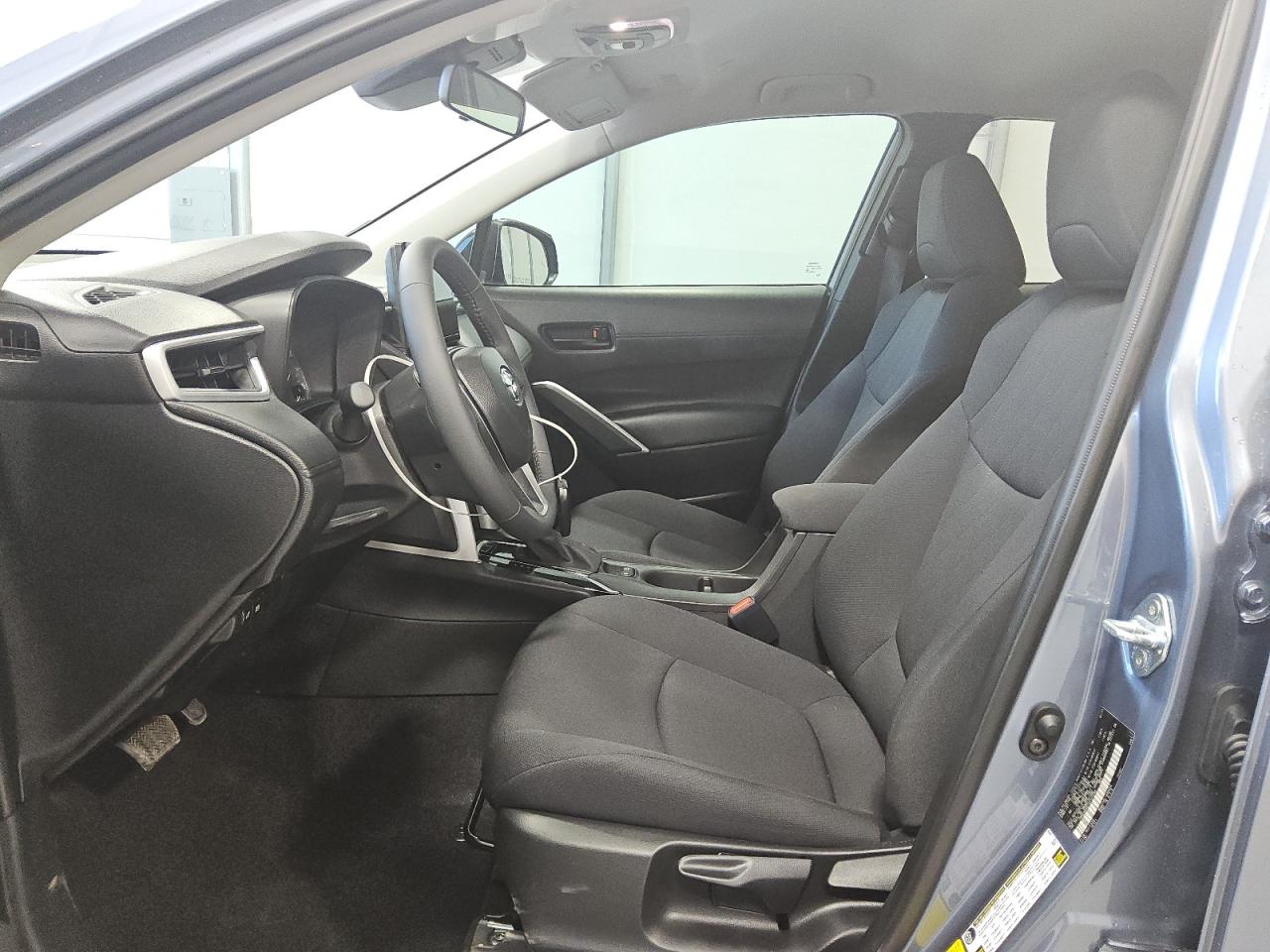 2025 Toyota Corolla Cross Le VIN: 7MUCAAAG7SV137700 Lot: 81002055