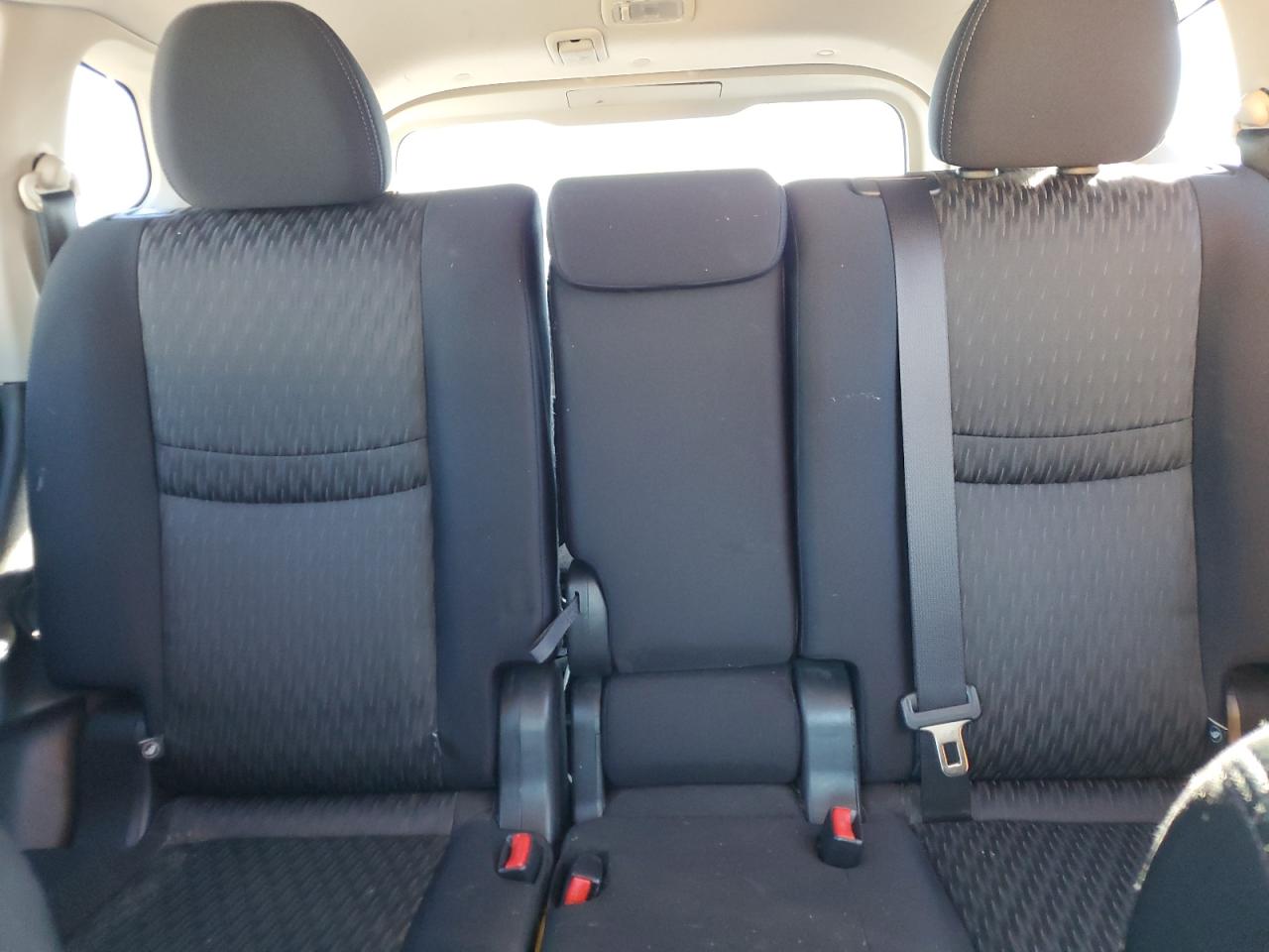 2017 Nissan Rogue S VIN: JN8AT2MVXHW263946 Lot: 84267695