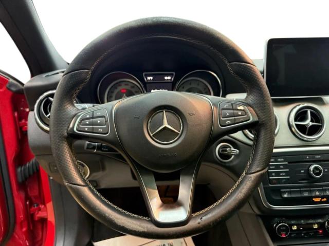 Паркетники MERCEDES-BENZ GLA-CLASS 2016 Красный