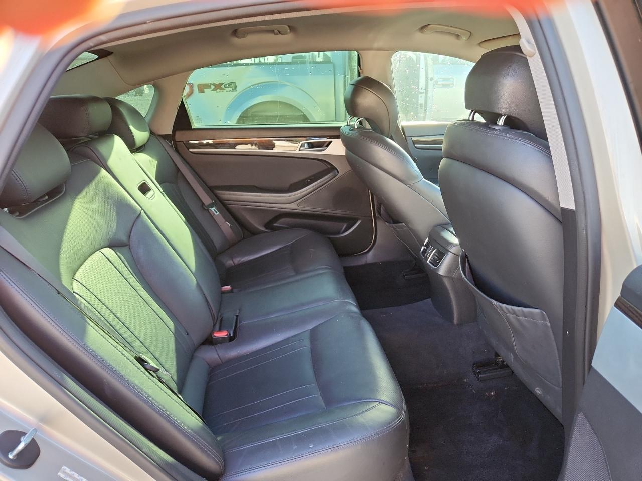 2015 Hyundai Genesis 3.8L VIN: KMHGN4JE7FU048836 Lot: 83940215