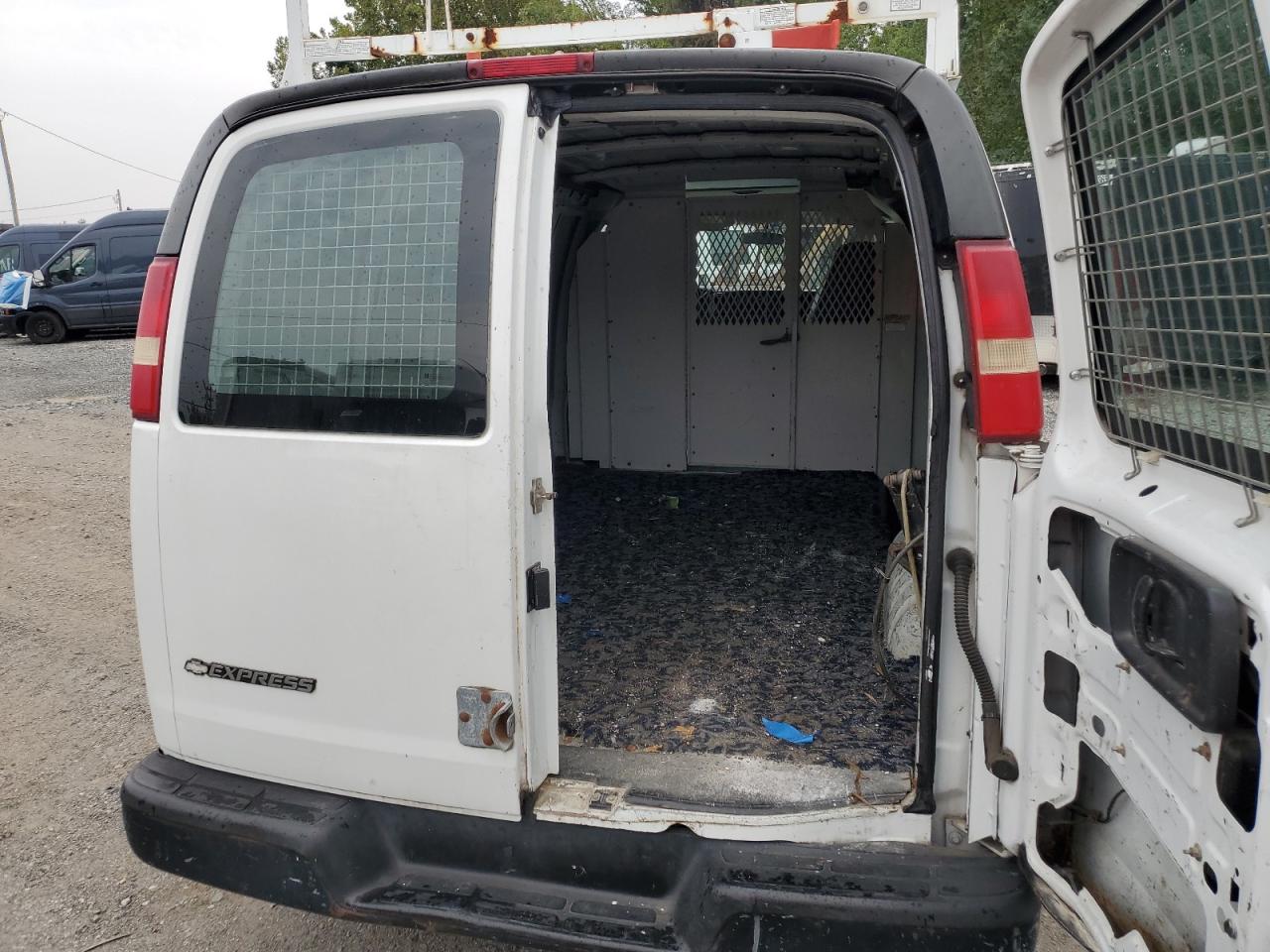 2005 Chevrolet Express G1500 VIN: 1GCFG15X951104148 Lot: 80997545