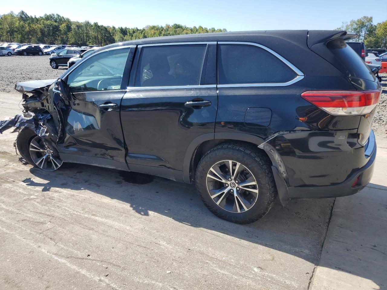 2019 Toyota Highlander Le VIN: 5TDBZRFH9KS728674 Lot: 81004475