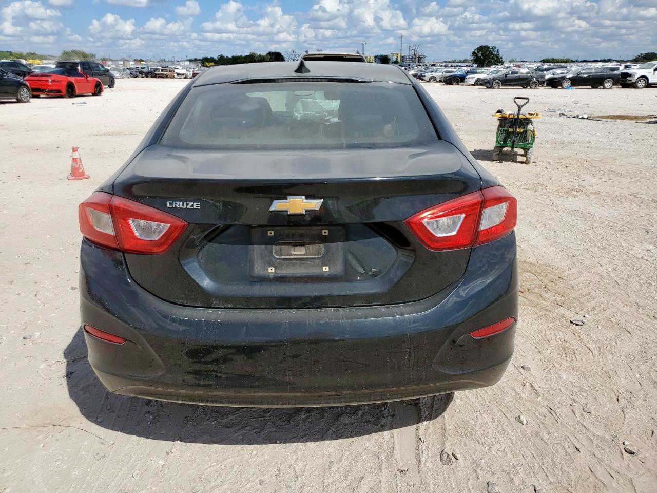 2018 Chevrolet Cruze Ls VIN: 1G1BC5SM0J7240535 Lot: 83889545