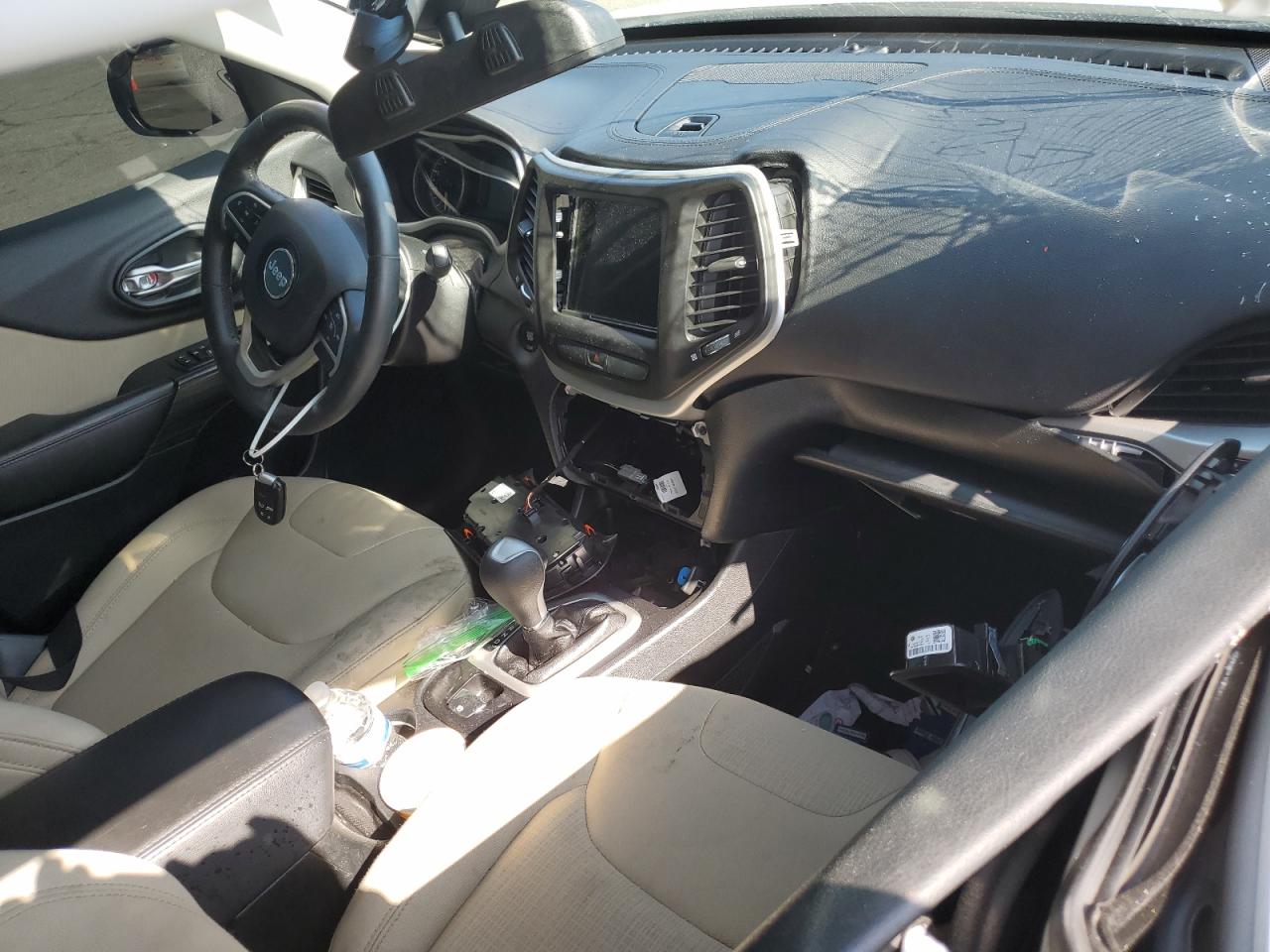 2016 Jeep Cherokee Latitude VIN: 1C4PJLCB8GW371117 Lot: 83858735