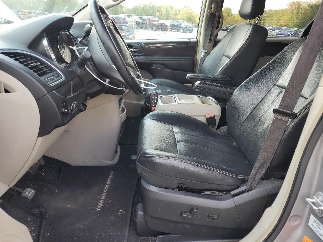 2015 Chrysler Town & Country Touring VIN: 2C4RC1BG4FR664542 Lot: 84386755