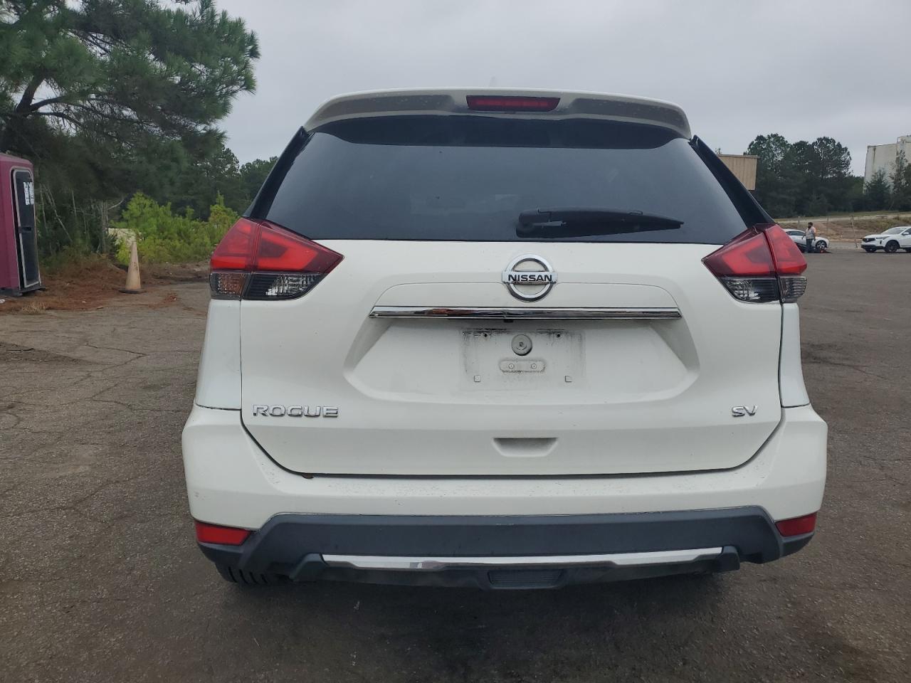 2017 Nissan Rogue S VIN: KNMAT2MTXHP524402 Lot: 84418905