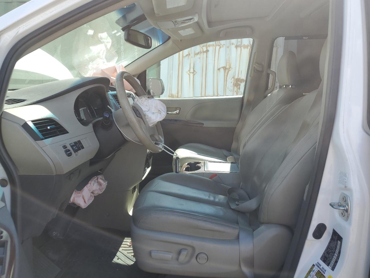 2014 Toyota Sienna Xle VIN: 5TDYK3DC4ES475156 Lot: 81818585