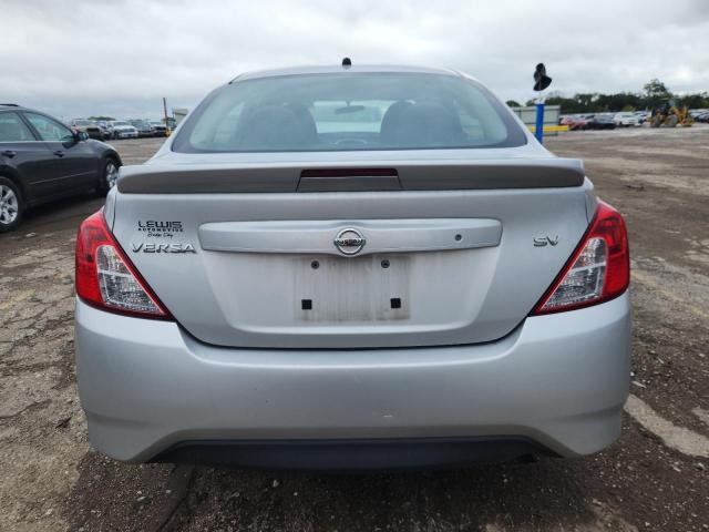  NISSAN VERSA 2017 Серебристый