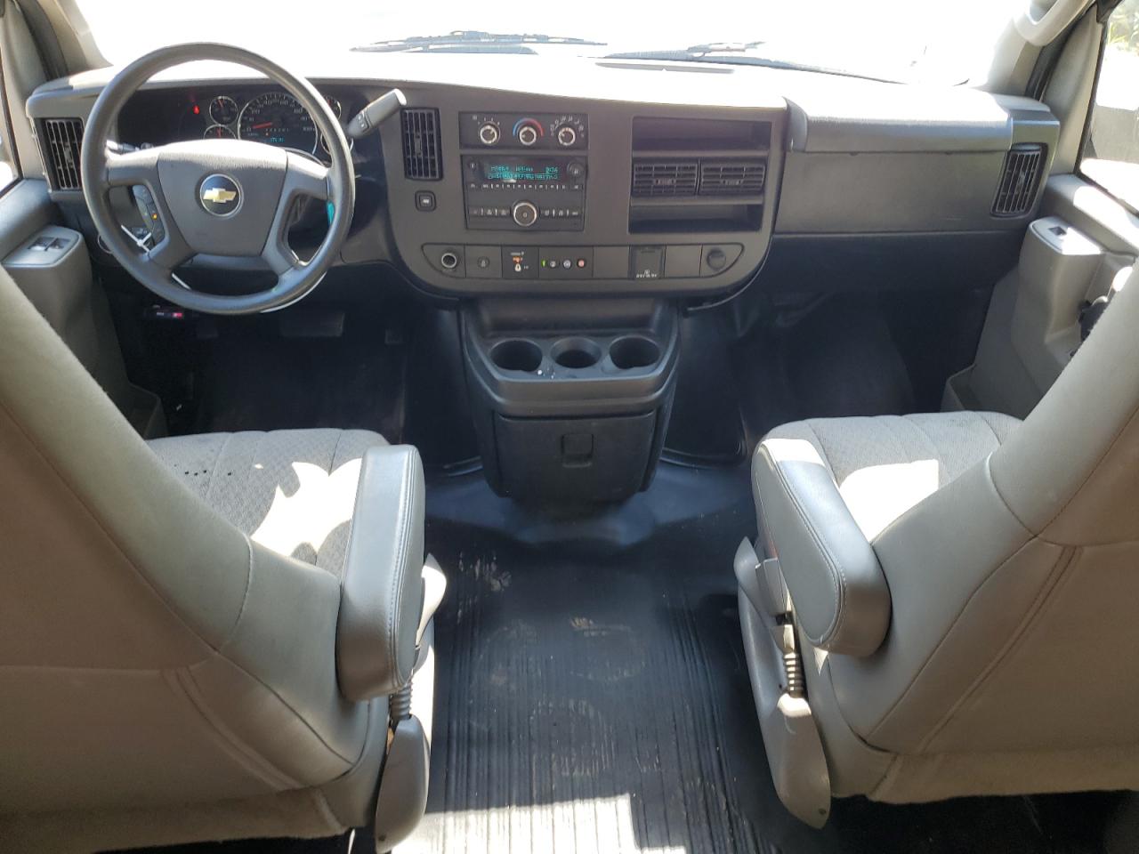 2019 Chevrolet Express G2500 VIN: 1GCWGAFG7K1325497 Lot: 71877555